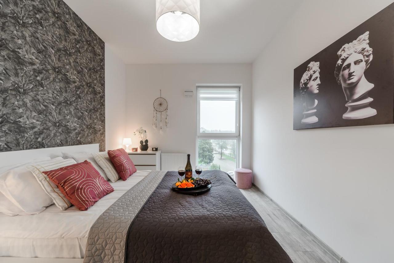 Apartment Lumina With Parking Near Atlas Arena