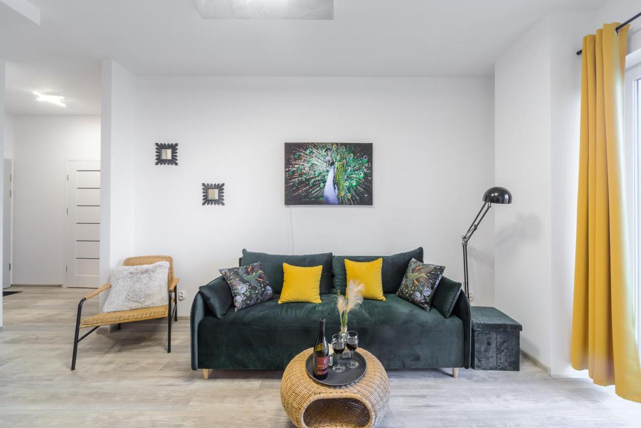 Lumina With Parking Near Atlas Arena Apartment *