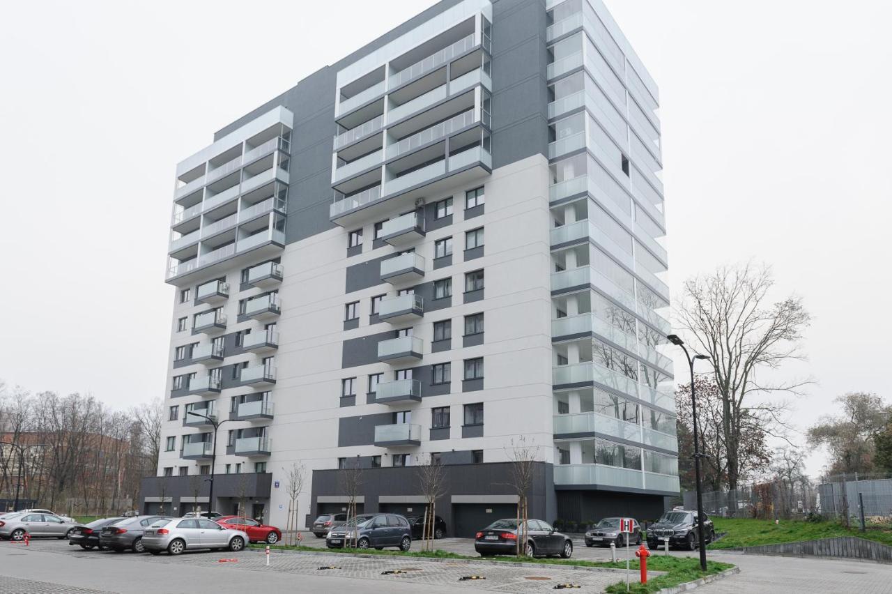 Lumina With Parking Near Atlas Arena Appartamento *